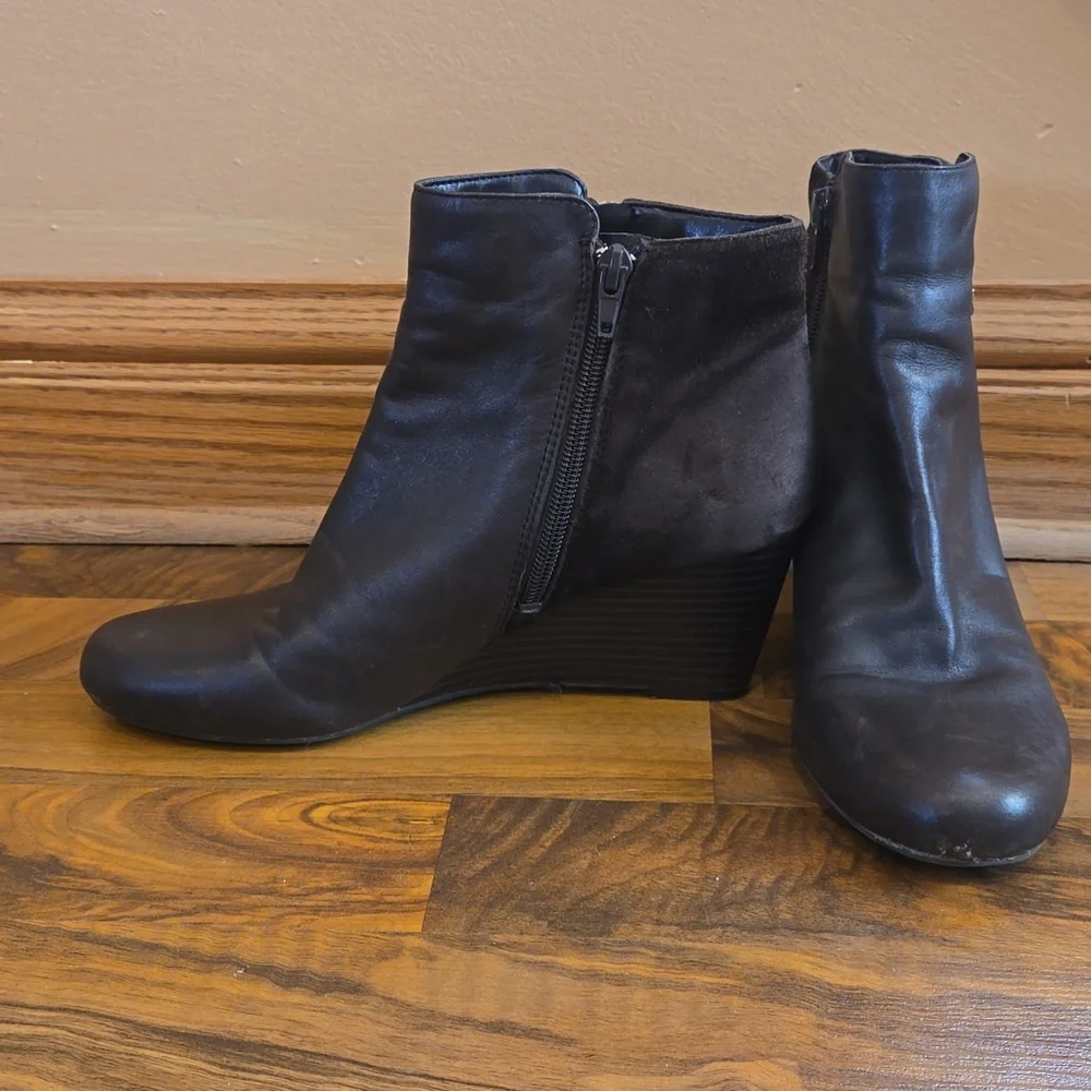 Issac Mizrahilive leather and suede ankle boots size 7 1/2